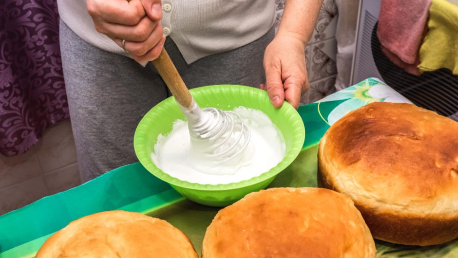 Cum să prepari plăcintă cu brânză dulce și foi de plăcintă acasă